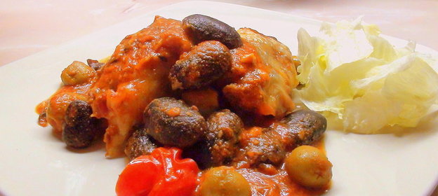 Картофель, тушенный с копченой грудинкой