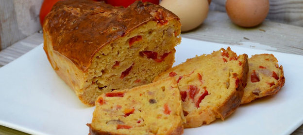Кекс с тунцом и помидорами