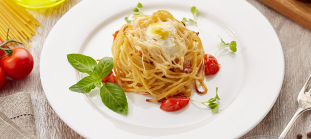 ЗАПЕЧЁННЫЕ СПАГЕТТИ КАРБОНАРА С ПЕРЕПЕЛИНЫМ ЯЙЦОМ