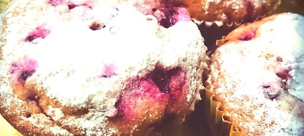 Ванильные маффины с клюквой на молоке