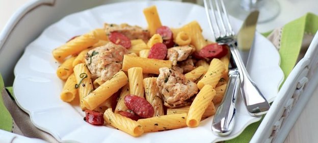 Паста с цесаркой, колбасками и шалфеем