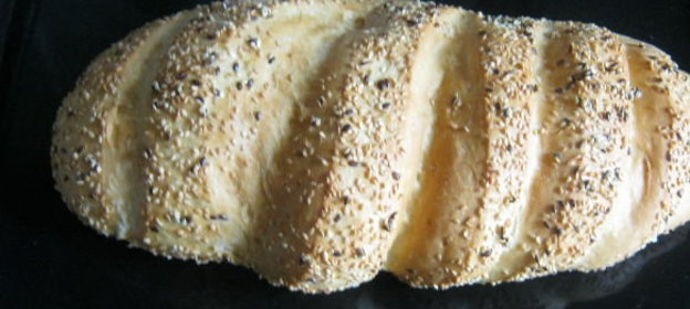 Батон домашний с кунжутом