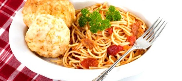 Паста с грудинкой, черри и розмарином