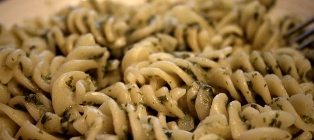 Макароны с соусом из шпината