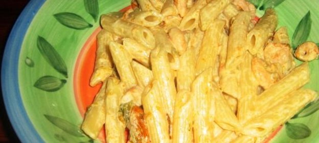 Паста с цветами тыквы и креветками