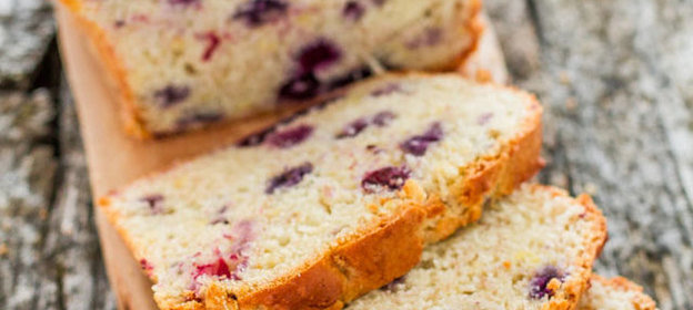 Банановый хлеб с черникой