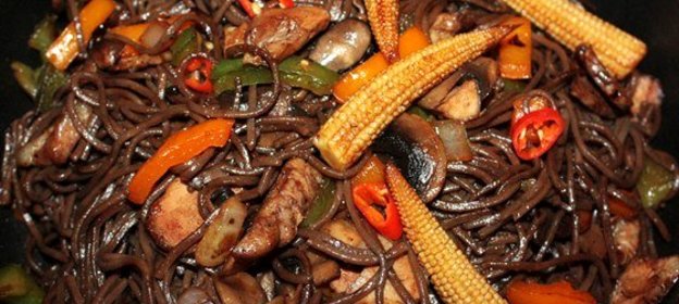 Гречневая лапша с курицей-терияки