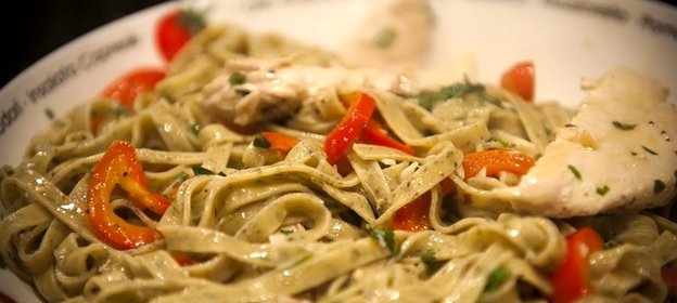 Паста с курицей и перцами