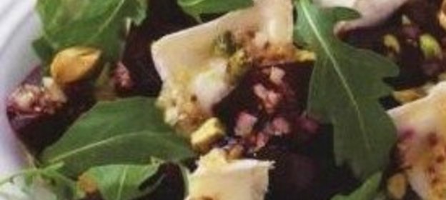 Жареная баранина с яблоками и пестрым рисом