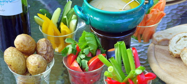 Банья кауда (bagna cauda) – пьемонтский чесночнo-анчоусный соус