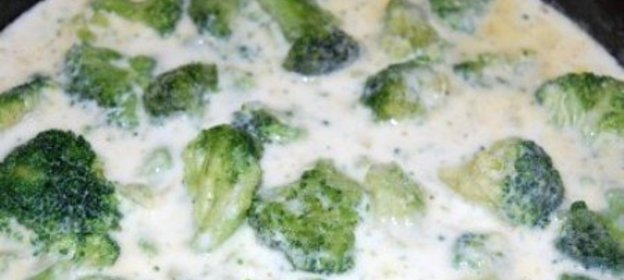 Брокколи в сливочном соусе