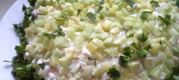 Салат из курицы с черносливом