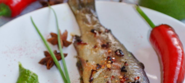 Форель запечённая с ароматными травами по-абхазски и соус из кинзы