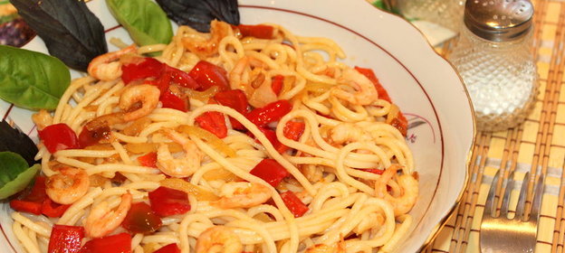 Спагетти с криветками и болгарским перцем (ФМ Ужин за 150 рублей)