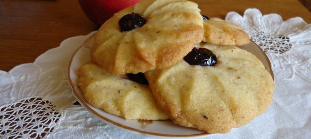 Печенье Тающие моменты с орехом и вишней