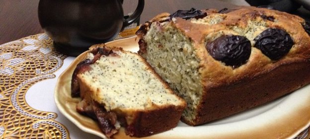 Кексы с маком и сливами Две половинки