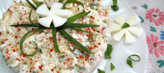 Салат из крабовых палочек с огурцом и пастой