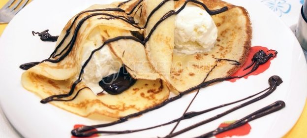 Блинчики с мороженым и шоколадом