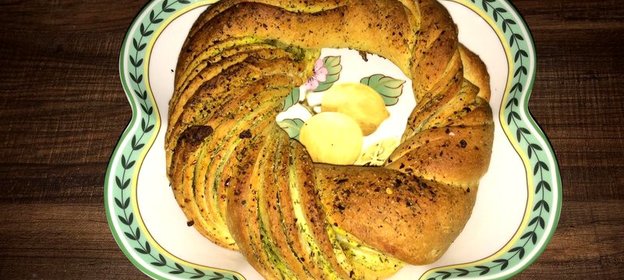 Хлеб с чесноком и пряными травами