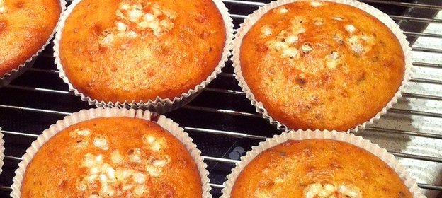 Кекс на кефире с орехами