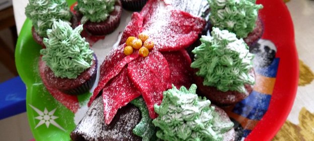 Рождественское полено и кексы-елочки