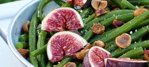 Салат с зеленой фасолью и инжиром