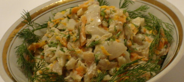 Рыбный салат с морковью