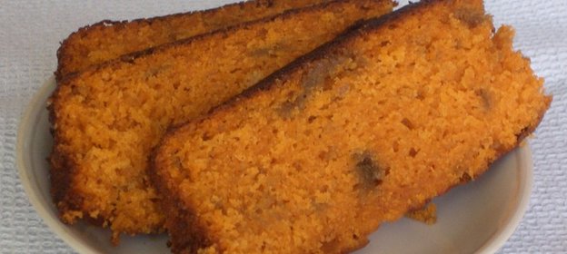 Томатный кекс с халвой