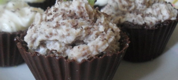 Шоколадные тарталетки с творожным десертом