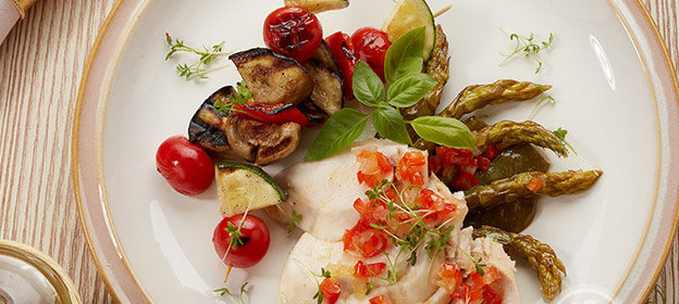 Запеченное филе в винном маринаде с овощным шашлычком