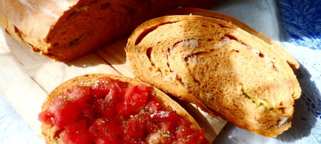 Закусочный хлеб с тунцом,оливками,сыром,на томатном соке Томато Густо