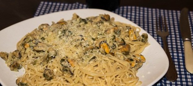 Паста в сливочном соусе с мидиями
