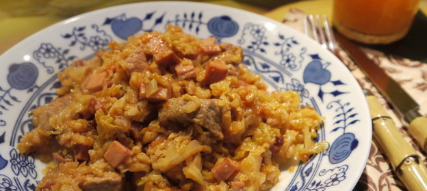 Капуста, тушенная с рисом и мясным ассорти