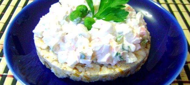 Крабовая закуска на хлебцах