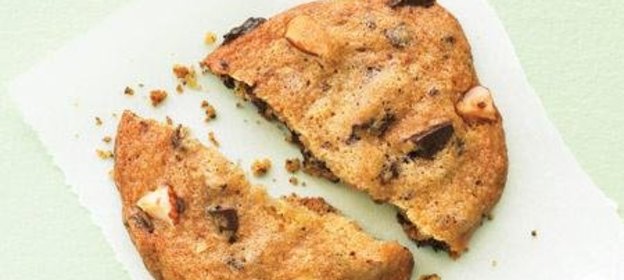 Шоколадное печенье с миндалем