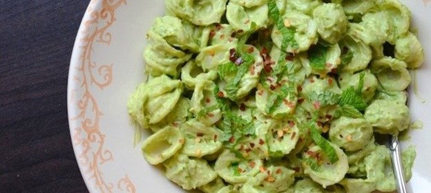 Сливочная паста с авокадо и мятой