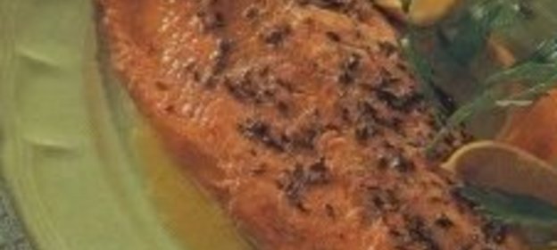 Красный соус с черносливом