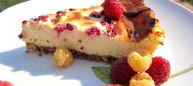 Творожно-ягодная запеканка