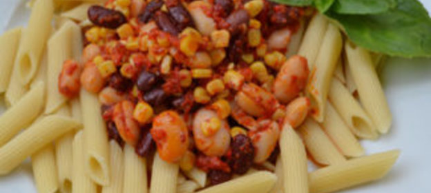 Паста с кукурузой , бобовыми и красным болгарским перцем