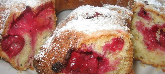 Кекс с вишней и маком