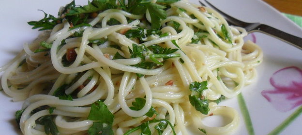 Спагетти с петрушечным песто