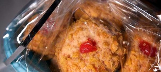 Печенье с орехами и мараскиновой вишней