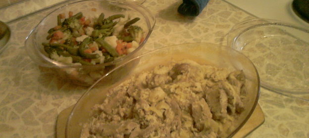 Рубленная свинина с яйцом, хлебом и луком