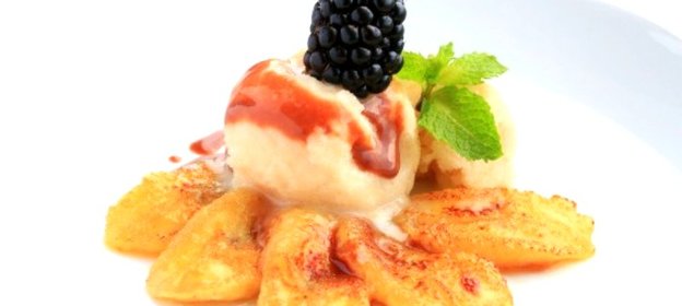 Жареные бананы с мороженым