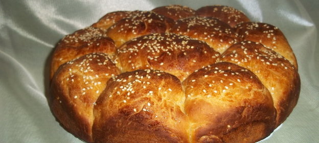 Молочный картофельный хлеб с кунжутом