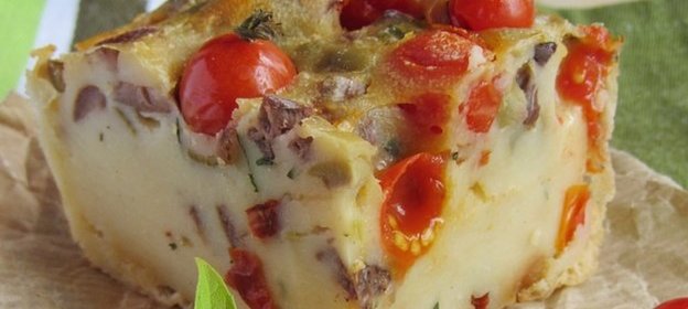 Запеканка с томатами и оливками