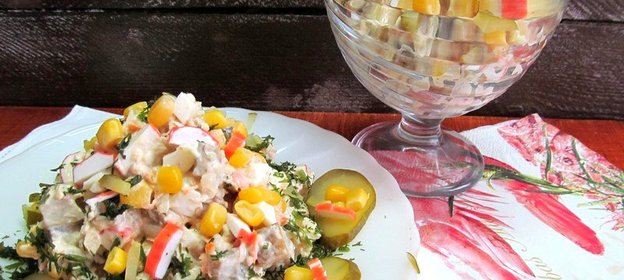 Салат с курицей и крабовыми палочками