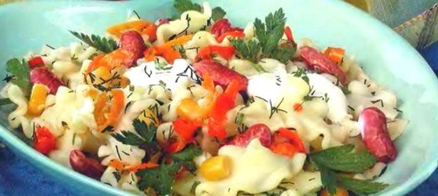 Салат с фасолью и кукурузой