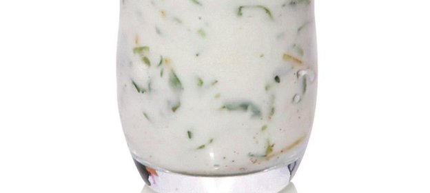Соус из йогурта с огурцами и лимоном