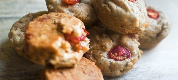 Пряные томатные кексики